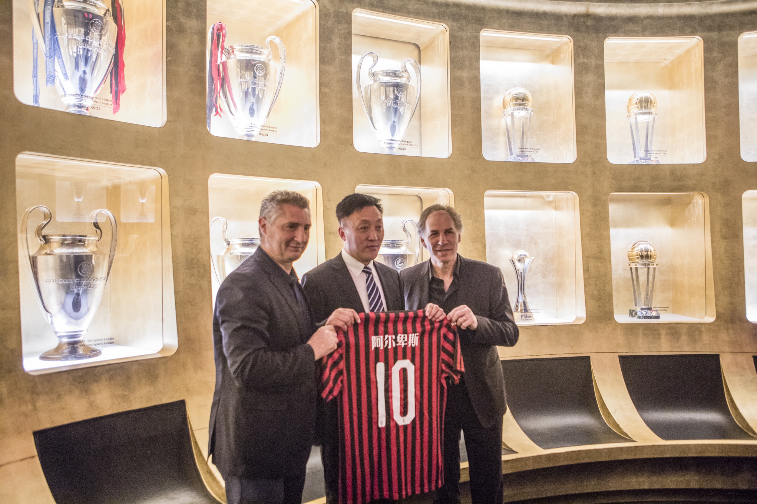 CBA首秀17分钟砍8分3板！宏远18岁小将征服杜锋，二飞为他提前退役