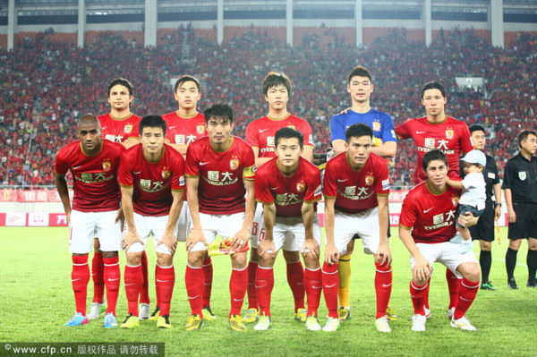 骑行爱好者穿骑行服唱说唱拍MV，运动体验别样精彩