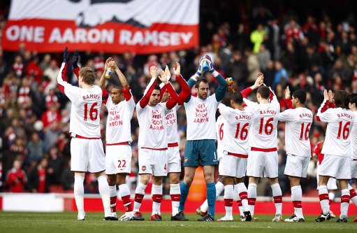 尼克斯队记：麦克布莱德X光检查显示无结构性损伤